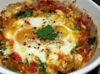 Low-Calorie Baked Eggs with Tomatoes and Bell Pepper Recipe