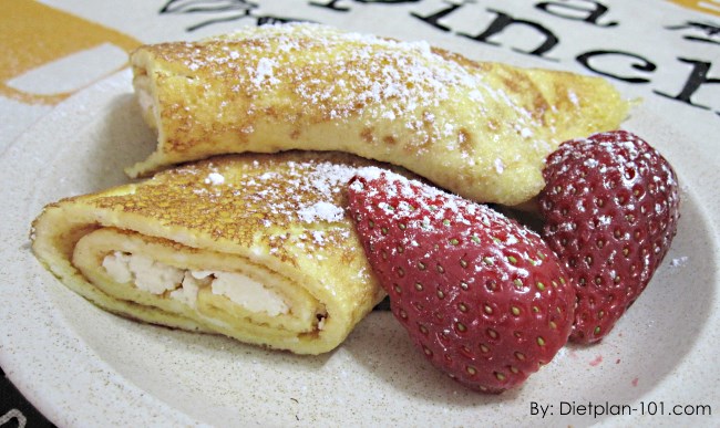 Low Carb Vanilla Ricotta Crepes with Strawberries 