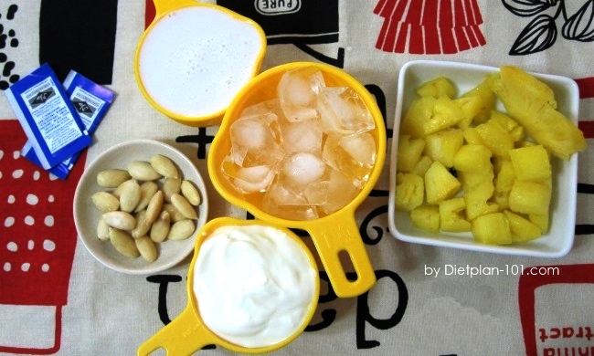 pineapple-almondmilk-smoothie-ingr