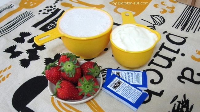 strawberry-yogurt-almond-smoothie-ingr